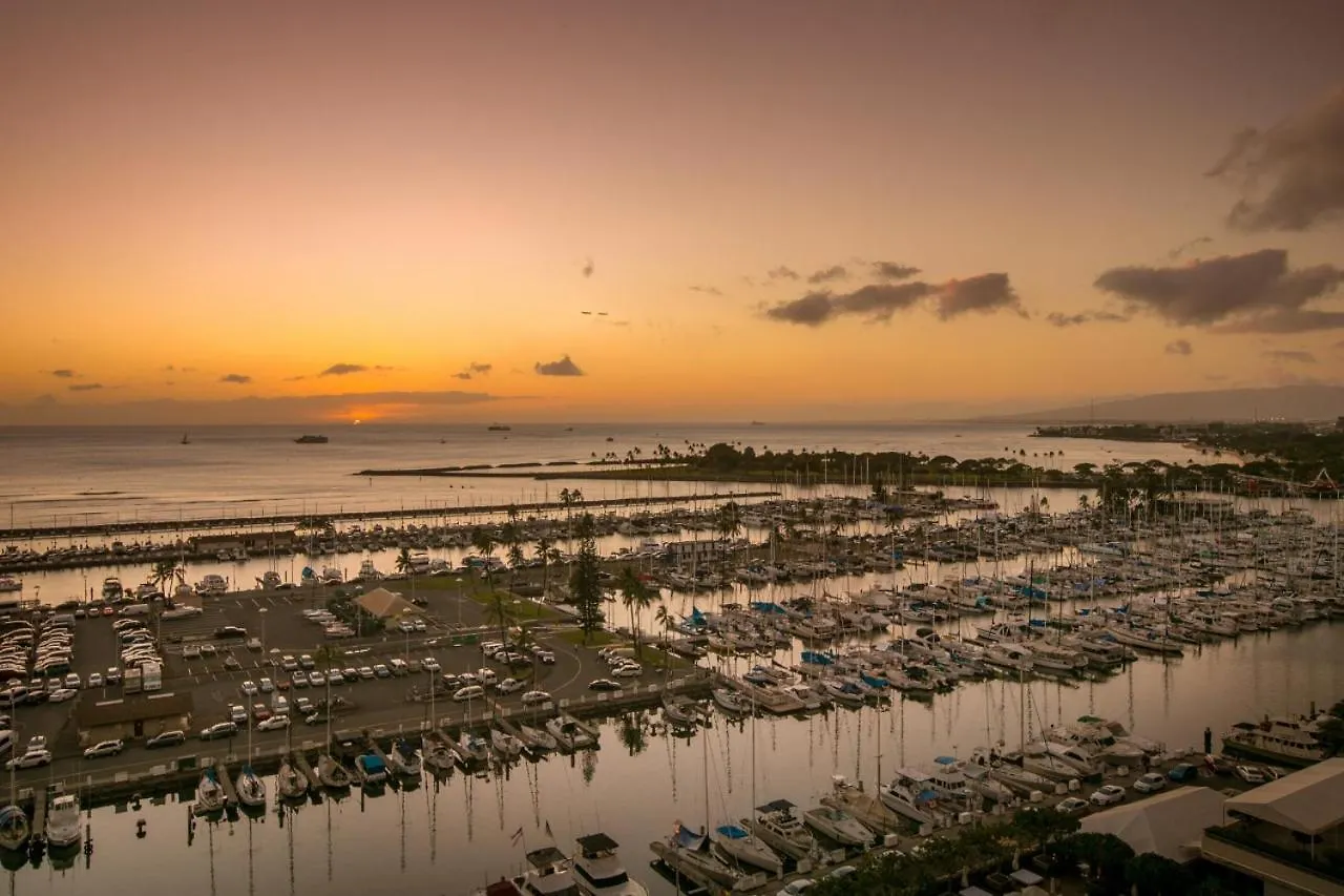 Ocean Front Amazing One Bedroom Condo Honolulu